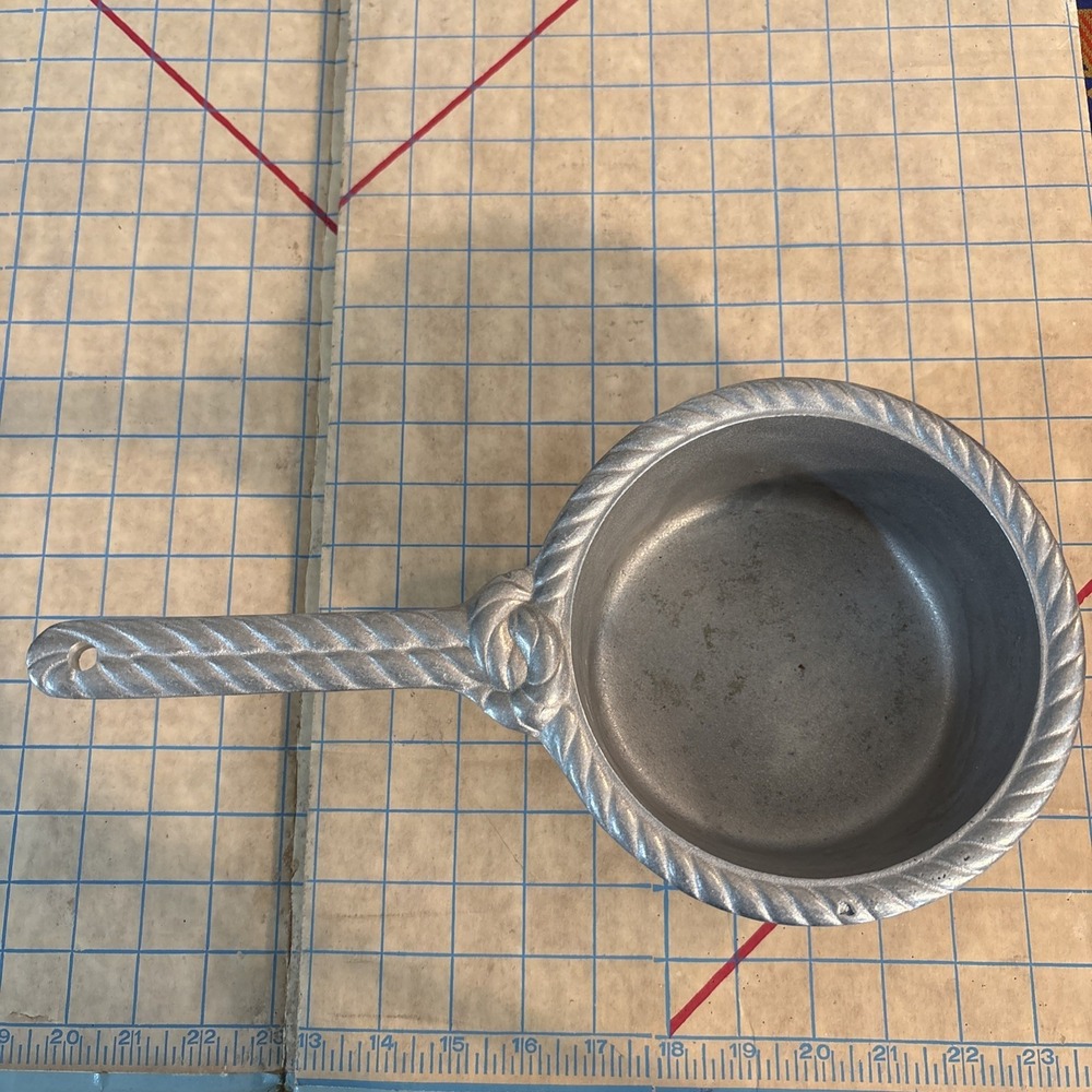 The Wilton Company Sauce Pan RWP Braided Rope Pattern Small Pan‎